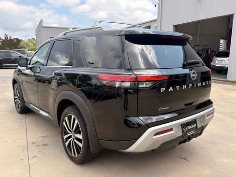 Used 2025 Nissan Pathfinder Platinum FWD image 5