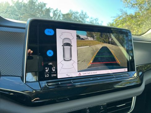 Certified 2025 Volkswagen Atlas Peak Edition SE image 36