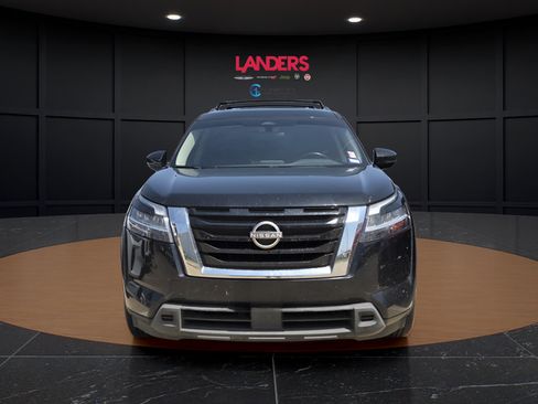 Used 2022 Nissan Pathfinder SV w/ SV Premium Package FWD image 5