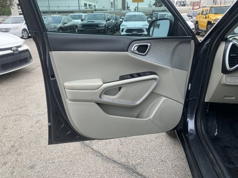 Used 2021 Kia Soul LX image 15