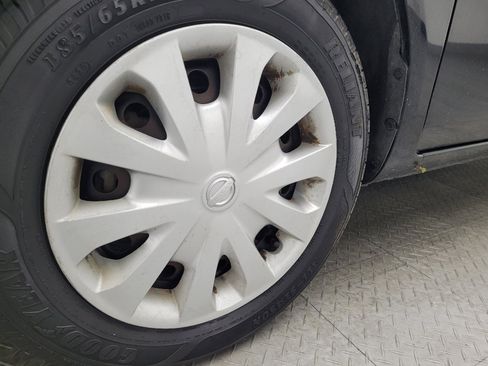 Used 2018 Nissan Versa SV image 31