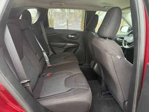 Used 2019 Jeep Cherokee Latitude w/ Popular Appearance Group image 15