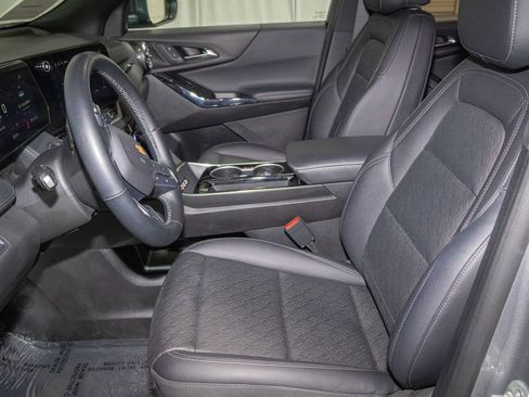 Used 2025 Chevrolet Equinox LT w/ Convenience Package II FWD image 11