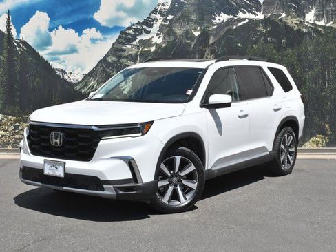 Used 2025 Honda Pilot Touring image 6