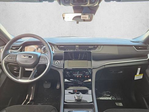 New 2025 Jeep Grand Cherokee Altitude image 14