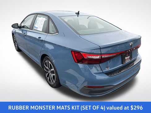 Certified 2025 Volkswagen Jetta SE w/ Sunroof Package image 3