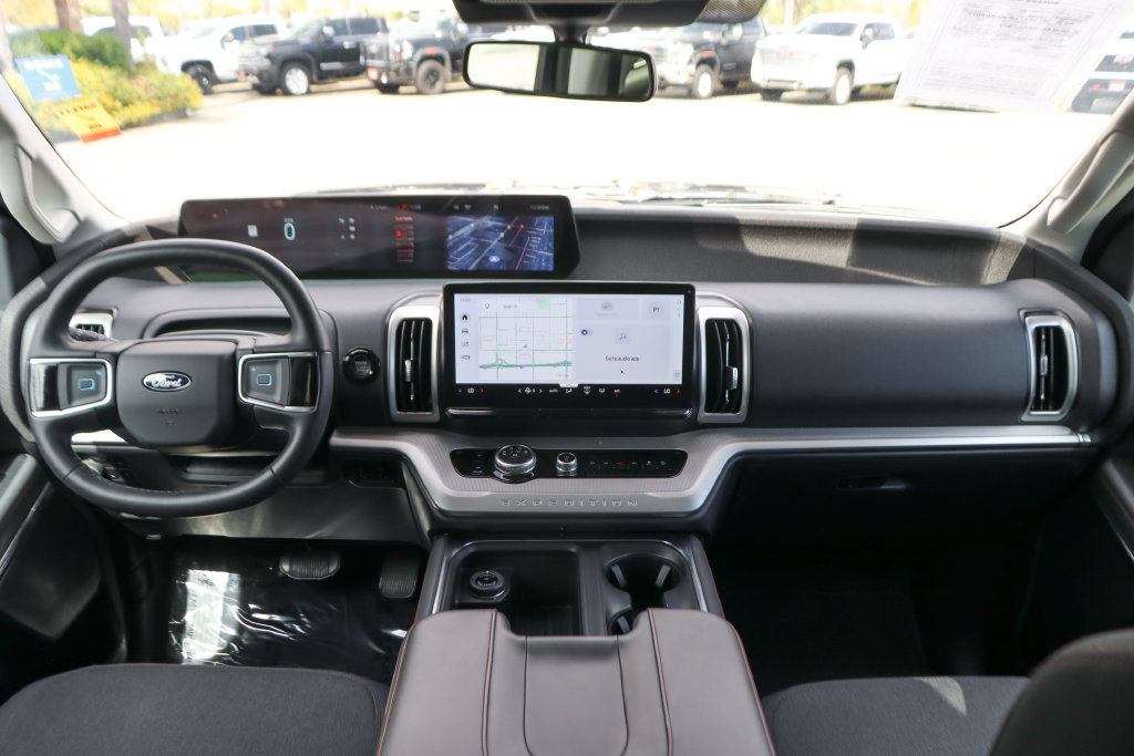 Used 2025 Ford Expedition Active AWD/4WD image 30