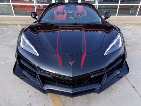 Used 2024 Chevrolet Corvette Z06 w/ Z07 Performance Package RWD image 3