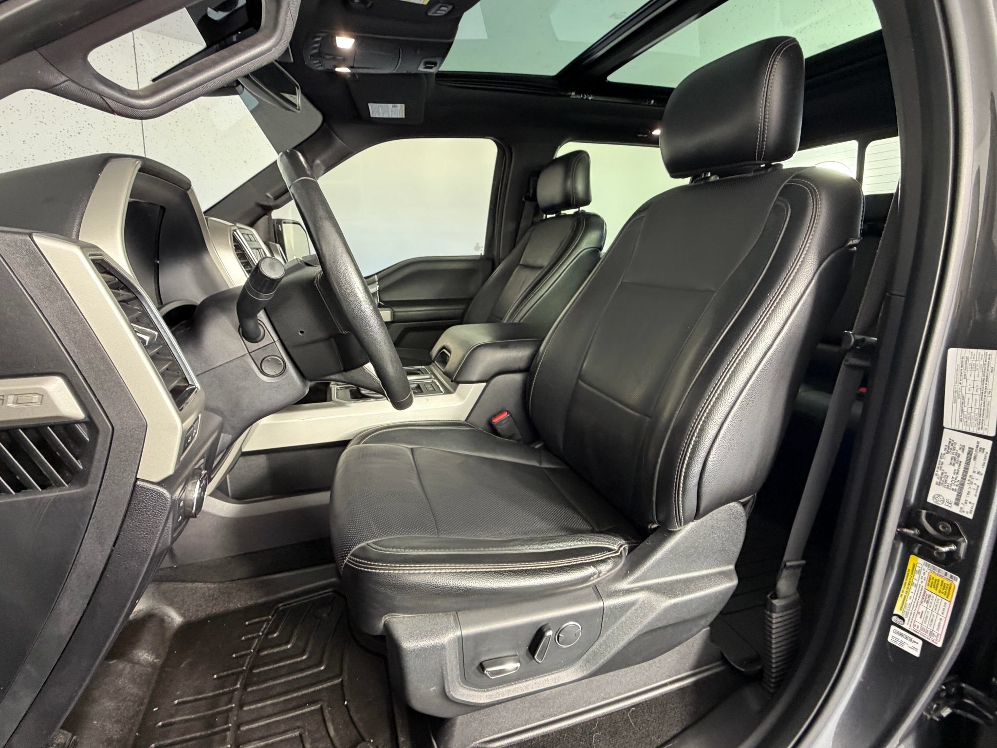 Used 2017 Ford F150 Lariat w/ Equipment Group 502A Luxury AWD/4WD image 21