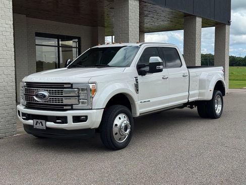 Used 2017 Ford F450 Platinum w/ Platinum Ultimate Package AWD/4WD image 3