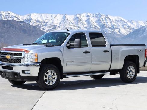 Used 2011 Chevrolet Silverado 3500 LT w/ Interior Plus Package AWD/4WD image 2