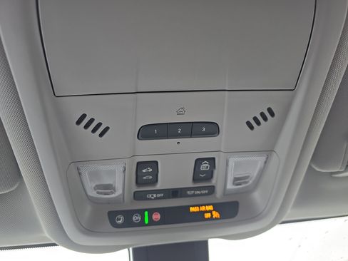 Used 2024 GMC Terrain SLT w/ Infotainment Package II AWD/4WD image 40