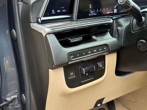 Used 2022 Cadillac Escalade Premium Luxury w/ Performance Package AWD/4WD image 29