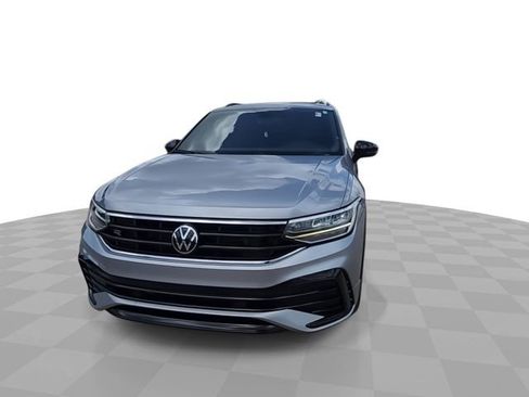 Used 2024 Volkswagen Tiguan SE R-Line FWD image 3