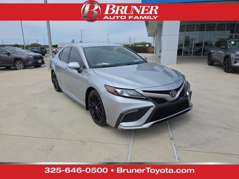 Used 2022 Toyota Camry XSE w/ Cold Weather Package FWD image 1