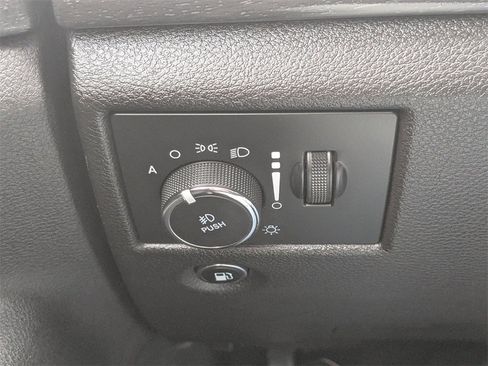 Used 2018 Jeep Grand Cherokee Laredo image 26