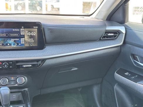 Used 2025 Nissan Kicks SV AWD/4WD image 33