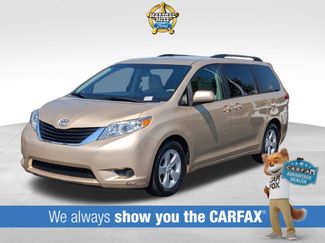 Used 2014 Toyota Sienna LE image 1