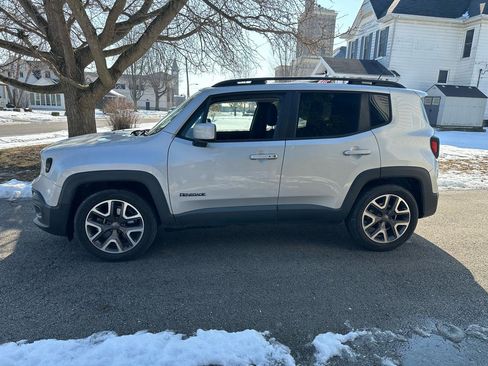 Used 2015 Jeep Renegade Latitude w/ Popular Equipment Group image 4