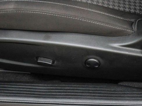 Used 2023 Dodge Challenger SXT image 32