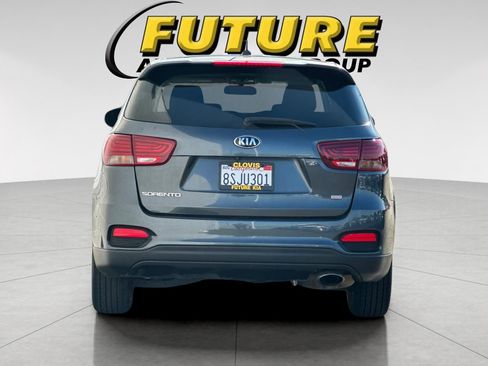 Used 2020 Kia Sorento LX image 5