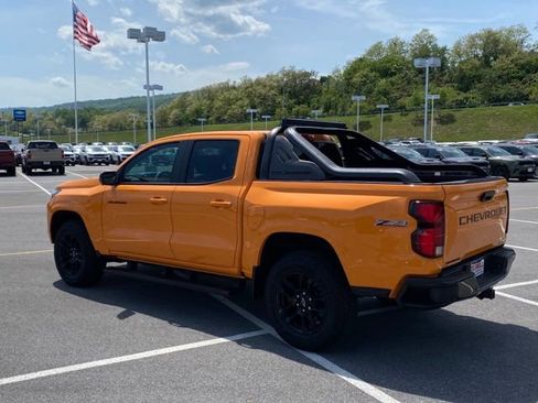 Used 2025 Chevrolet Colorado Z71 w/ Midnight Edition AWD/4WD image 3