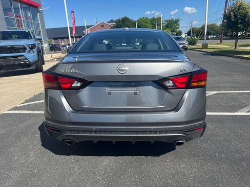 Used 2024 Nissan Altima 2.5 SV w/ SV Premium Package FWD image 4