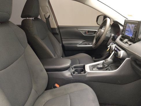 Used 2020 Toyota RAV4 LE FWD image 21