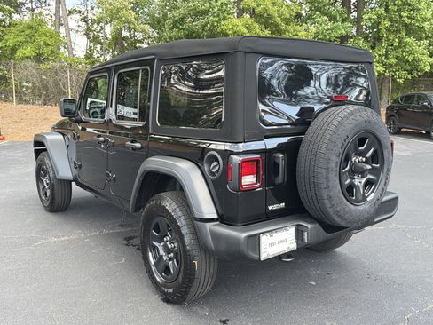 Used 2025 Jeep Wrangler Unlimited Sport AWD/4WD image 6