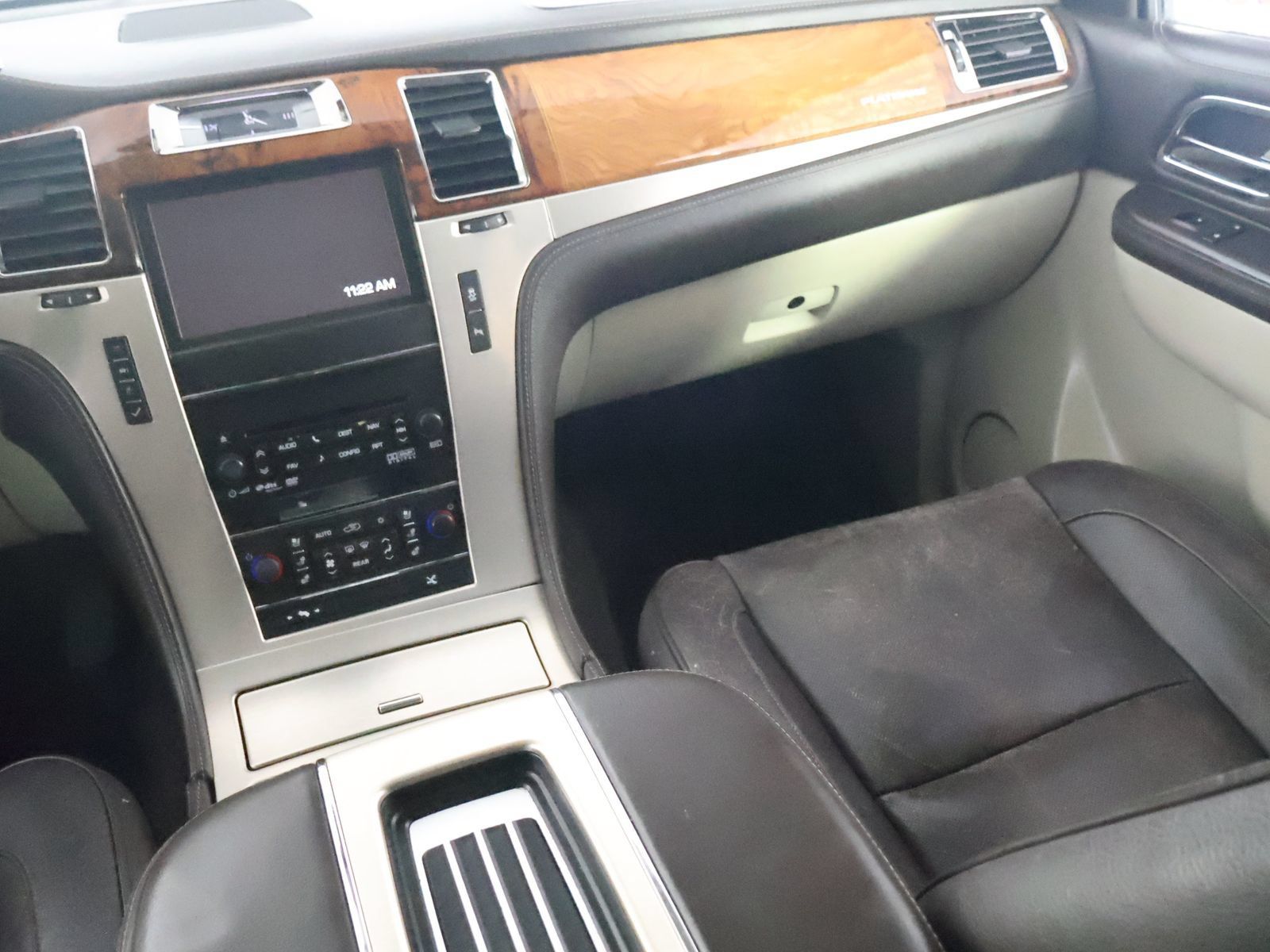 Used 2014 Cadillac Escalade Platinum AWD/4WD image 30