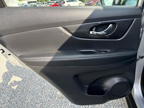 Used 2018 Nissan Rogue S AWD/4WD image 16