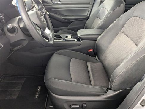 Used 2024 Nissan Altima 2.5 SV image 12