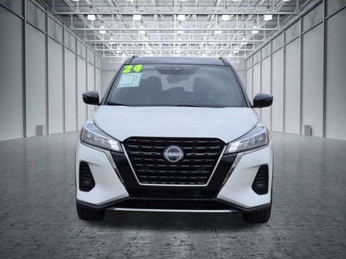 Used 2024 Nissan Kicks SR FWD image 2