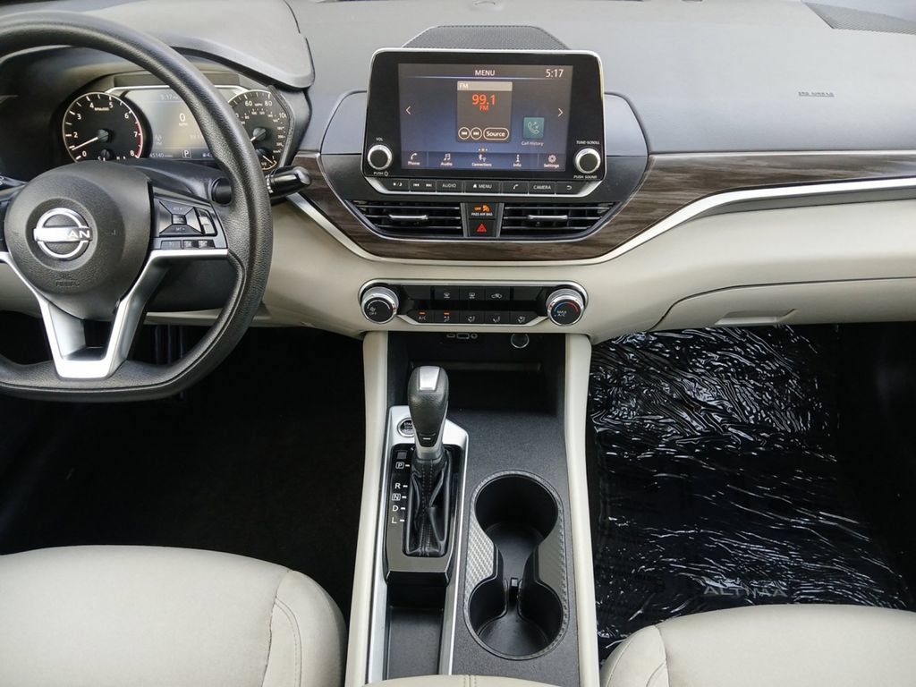 Used 2025 Nissan Altima 2.5 SV FWD image 3