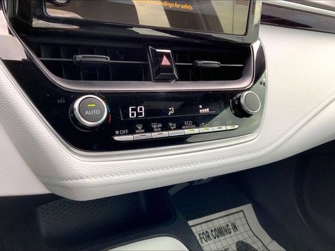 Used 2025 Toyota Corolla SE FWD image 29