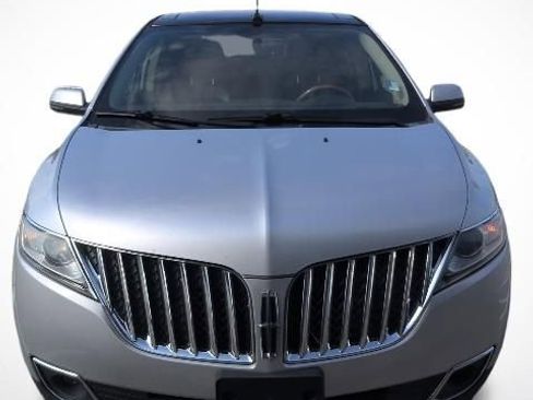 Used 2013 Lincoln MKX AWD image 2