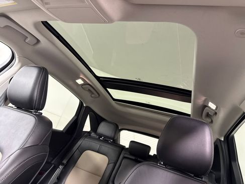 Used 2021 Ford Escape Titanium w/ Titanium Elite Package image 18