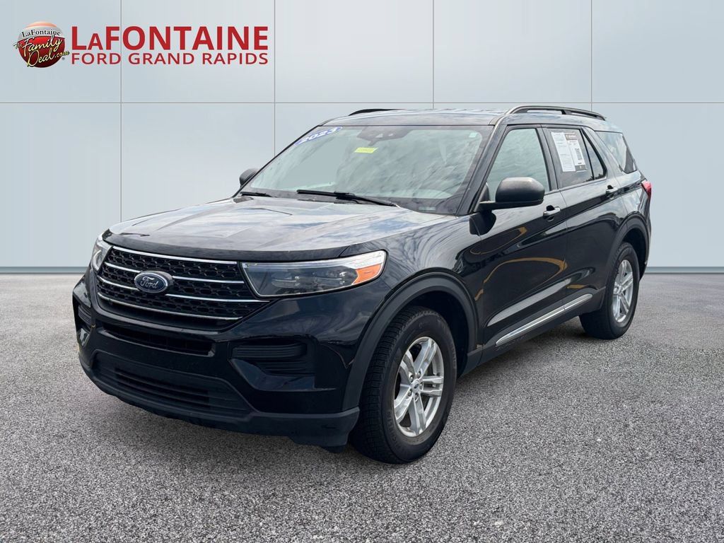 Used 2023 Ford Explorer XLT AWD/4WD image 1