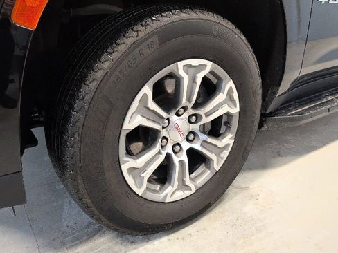 Used 2024 GMC Yukon XL SLE image 11