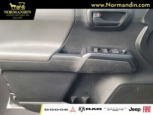 Used 2022 Toyota Tacoma SR w/ SR Convenience Package RWD image 15