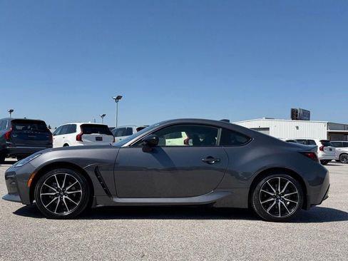 Used 2023 Toyota GR86 RWD image 6