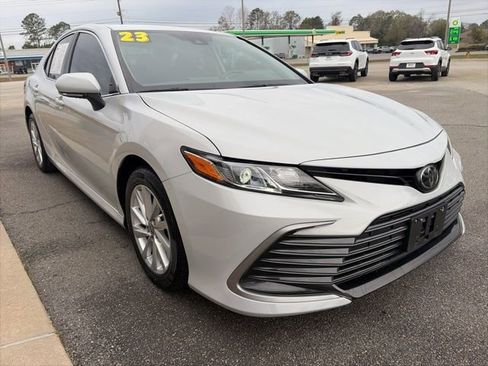 Used 2023 Toyota Camry LE w/ Convenience Package image 5