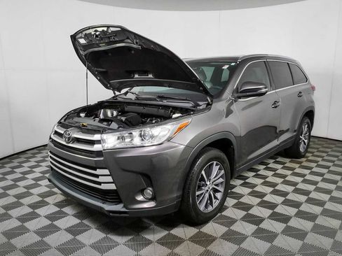 Used 2019 Toyota Highlander XLE FWD image 35