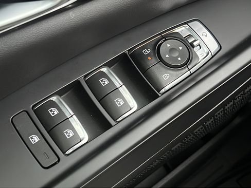 Used 2025 Kia Carnival SX Prestige FWD image 20