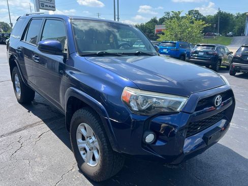 Used 2016 Toyota 4Runner SR5 AWD/4WD image 3