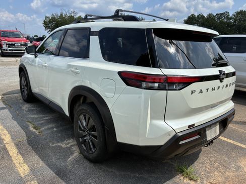 Used 2023 Nissan Pathfinder SV w/ SV Premium Package FWD image 6