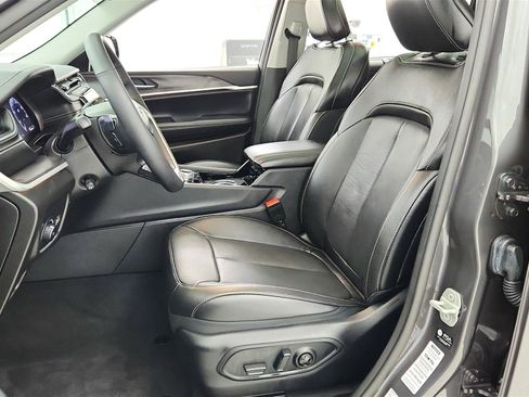 Used 2023 Jeep Grand Cherokee L Limited w/ Luxury Tech Group II AWD/4WD image 10