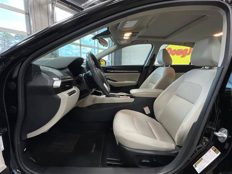 Used 2023 Nissan Altima 2.5 SV w/ SV Premium Package FWD image 11