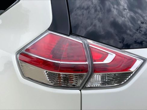 Used 2016 Nissan Rogue SL w/ SL Premium Package FWD image 28
