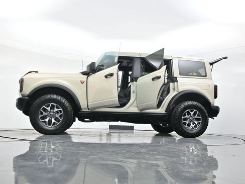 Used 2025 Ford Bronco Badlands AWD/4WD image 59